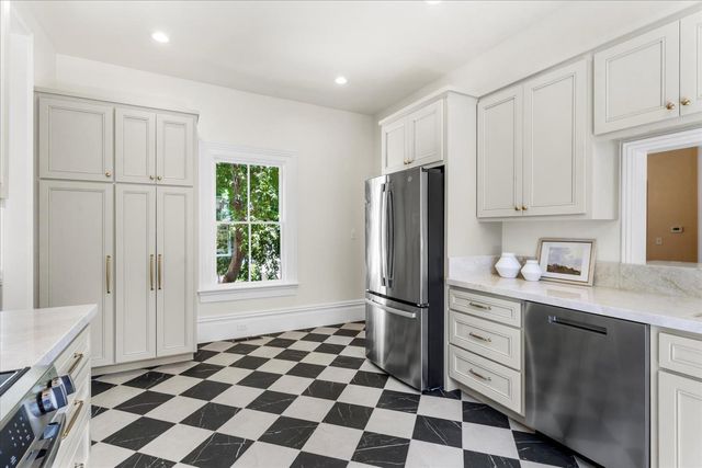 1704 N St, Sacramento, CA 95811