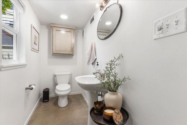 1704 N St, Sacramento, CA 95811