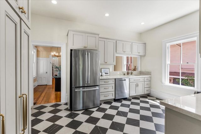 1704 N St, Sacramento, CA 95811