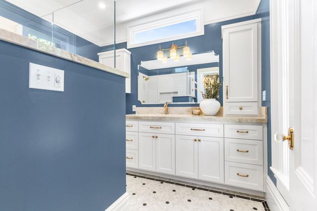 1704 N St, Sacramento, CA 95811