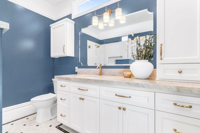 1704 N St, Sacramento, CA 95811