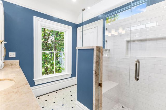 1704 N St, Sacramento, CA 95811