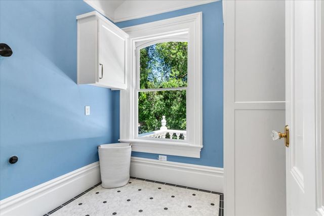 1704 N St, Sacramento, CA 95811