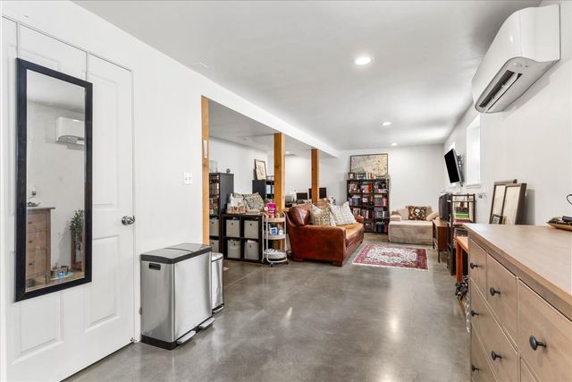1704 N St, Sacramento, CA 95811