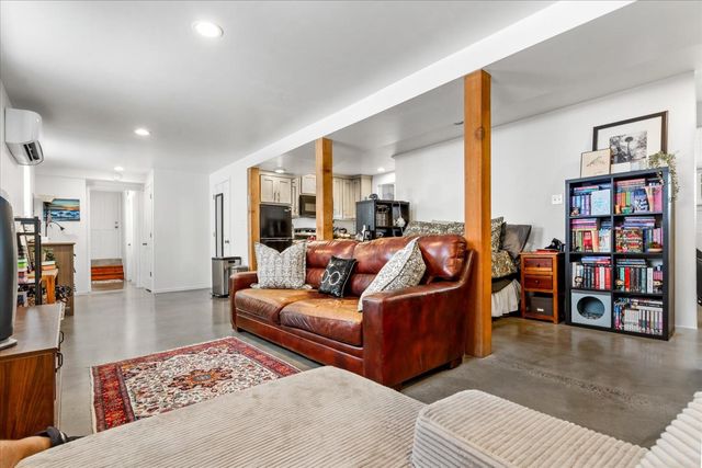 1704 N St, Sacramento, CA 95811