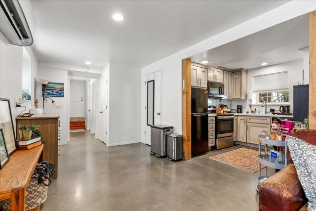 1704 N St, Sacramento, CA 95811