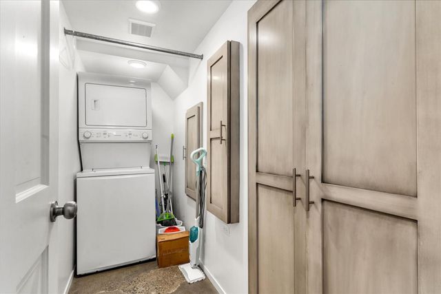 1704 N St, Sacramento, CA 95811