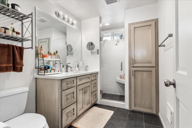 1704 N St, Sacramento, CA 95811