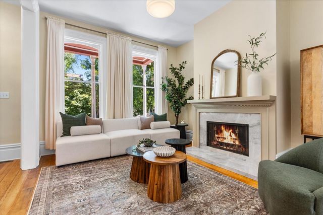 1704 N St, Sacramento, CA 95811