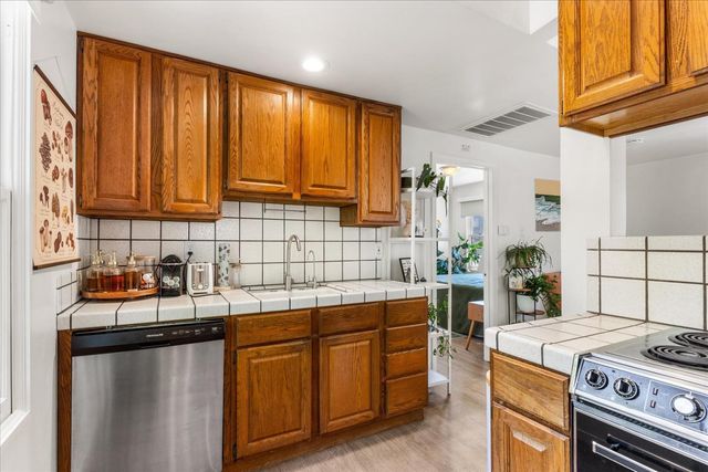 1704 N St, Sacramento, CA 95811