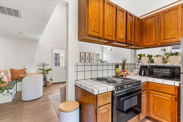 1704 N St, Sacramento, CA 95811