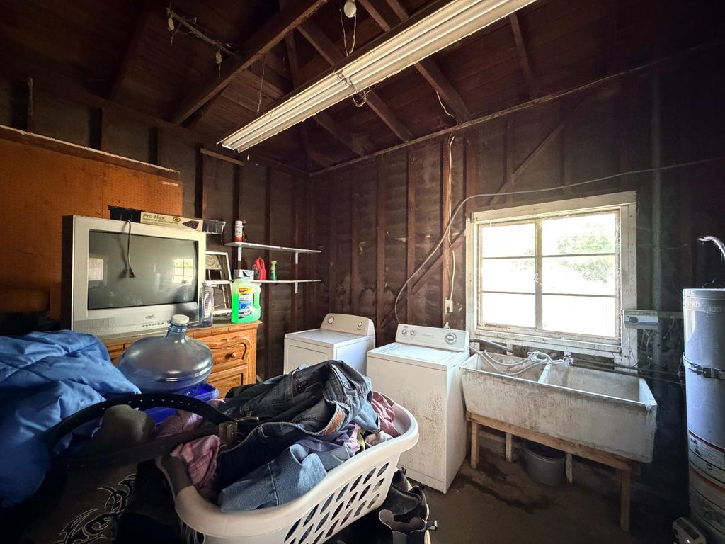 Image 11 of property listing at 15445 W E Street, Kerman, CA 93630