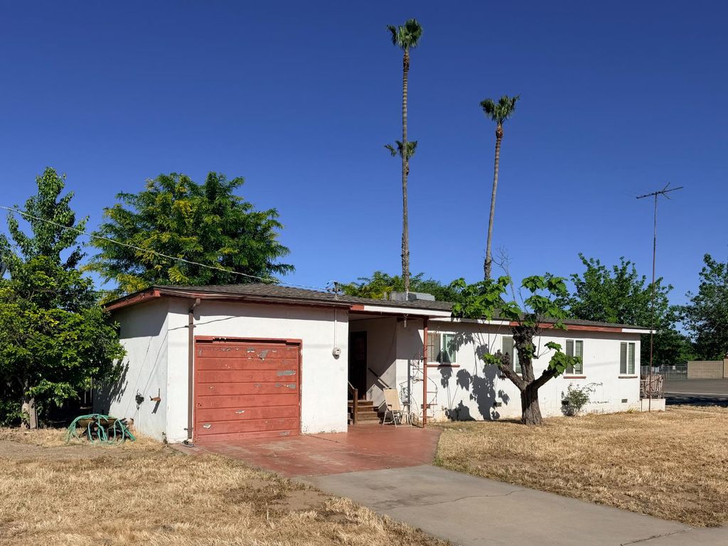 Image 2 of property listing at 15445 W E Street, Kerman, CA 93630