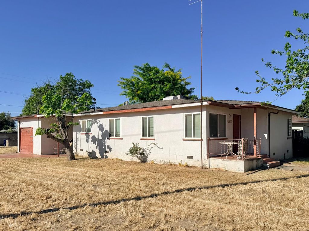Image 3 of property listing at 15445 W E Street, Kerman, CA 93630