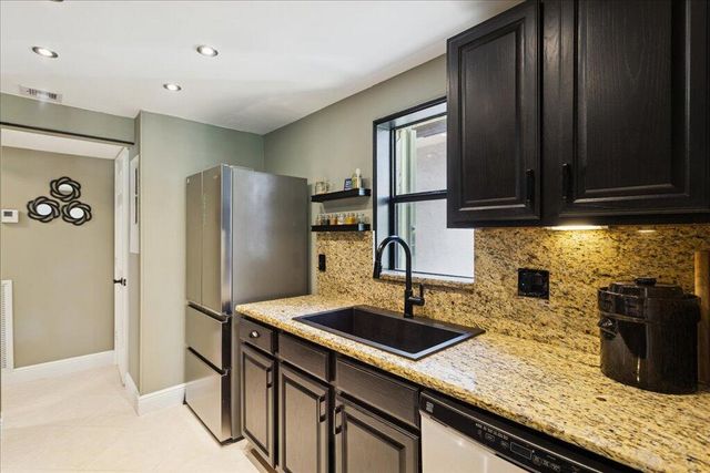 149 NW 70th Street 106c, Boca Raton, FL 33487