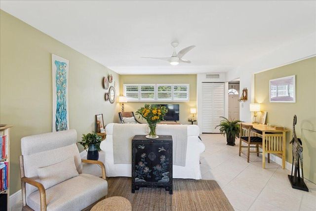 149 NW 70th Street 106c, Boca Raton, FL 33487