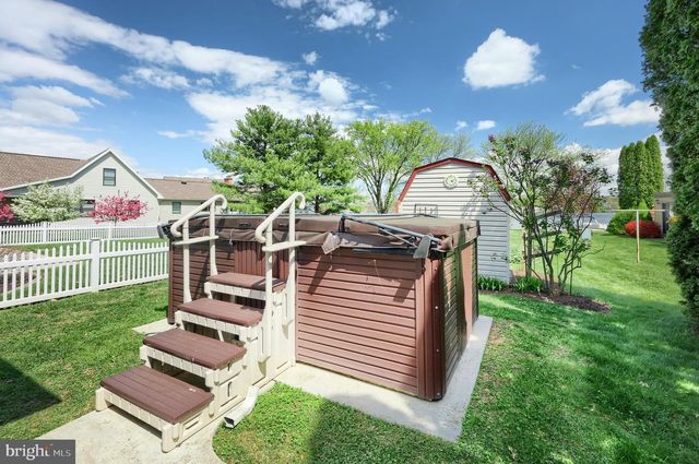 16 HINES DR, East Berlin, PA 17316