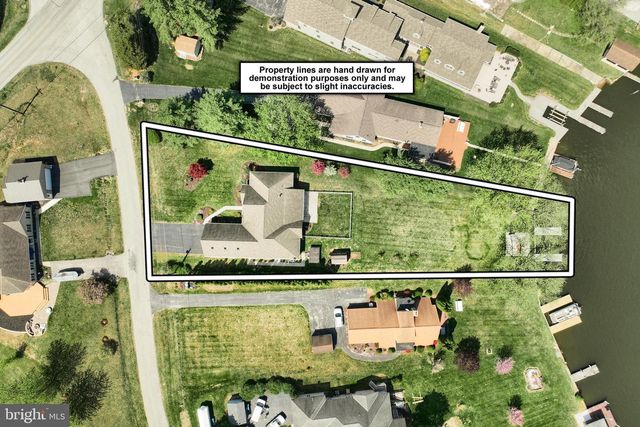 16 HINES DR, East Berlin, PA 17316