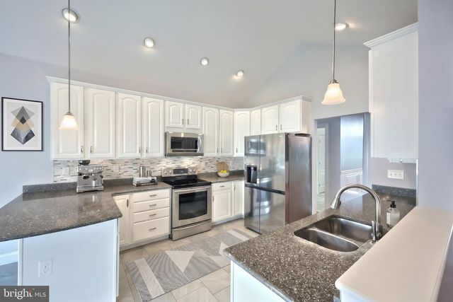 16 HINES DR, East Berlin, PA 17316