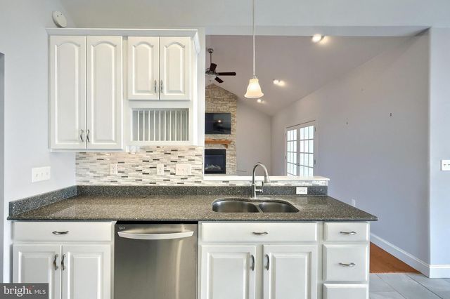 16 HINES DR, East Berlin, PA 17316