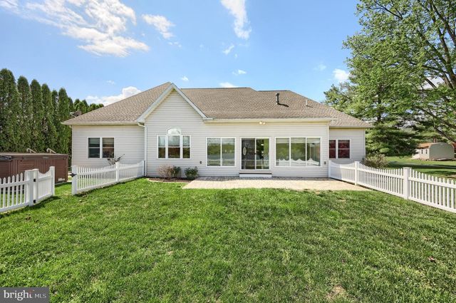 16 HINES DR, East Berlin, PA 17316