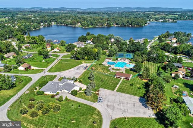 16 HINES DR, East Berlin, PA 17316