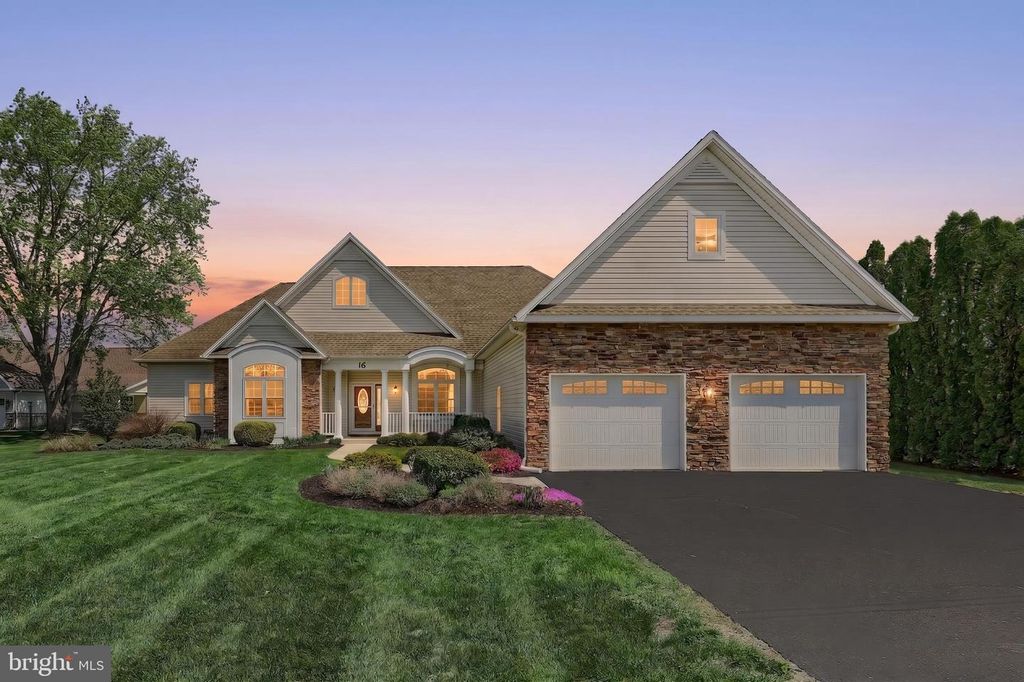 16 HINES DR, East Berlin, PA 17316
