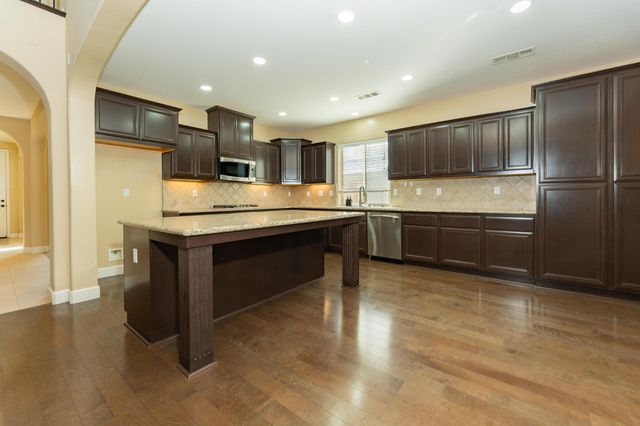 2994 Scoon Court, Tulare, CA 93274