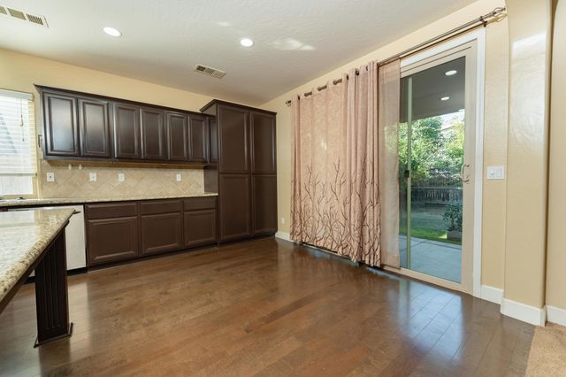 2994 Scoon Court, Tulare, CA 93274