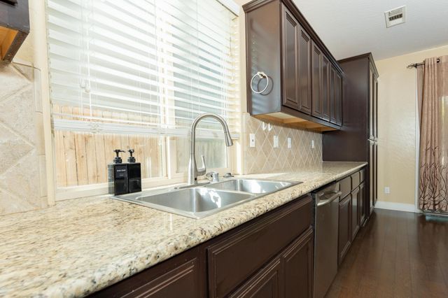 2994 Scoon Court, Tulare, CA 93274