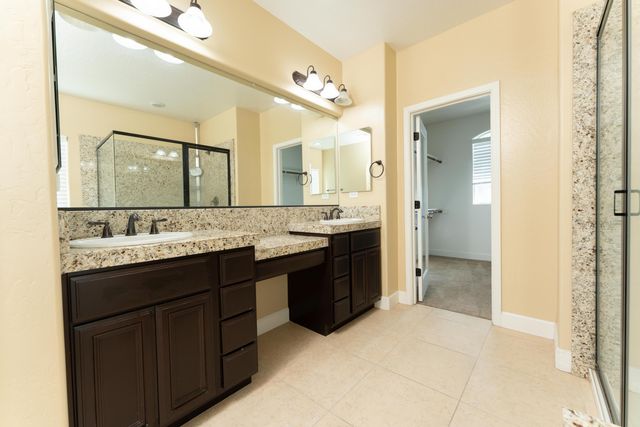 2994 Scoon Court, Tulare, CA 93274