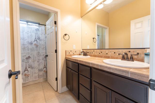 2994 Scoon Court, Tulare, CA 93274