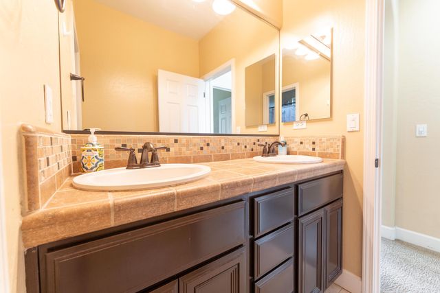 2994 Scoon Court, Tulare, CA 93274