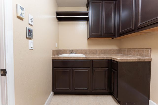 2994 Scoon Court, Tulare, CA 93274