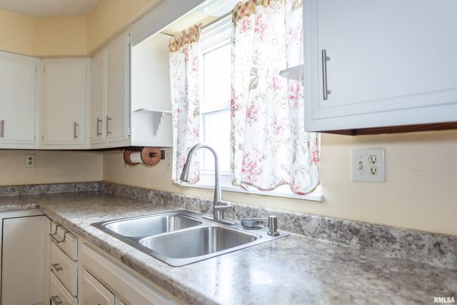 966 N 7TH Avenue, Canton, IL 61520