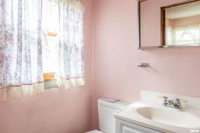 966 N 7TH Avenue, Canton, IL 61520