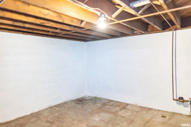 966 N 7TH Avenue, Canton, IL 61520