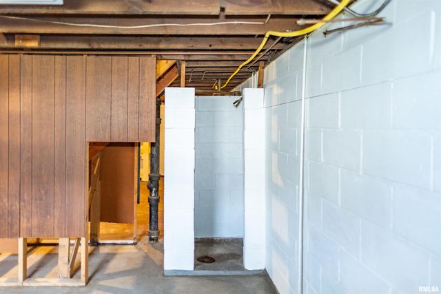 966 N 7TH Avenue, Canton, IL 61520