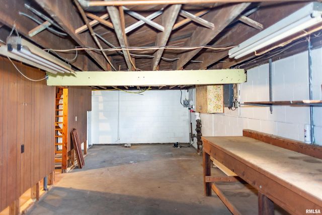 966 N 7TH Avenue, Canton, IL 61520