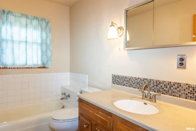 966 N 7TH Avenue, Canton, IL 61520