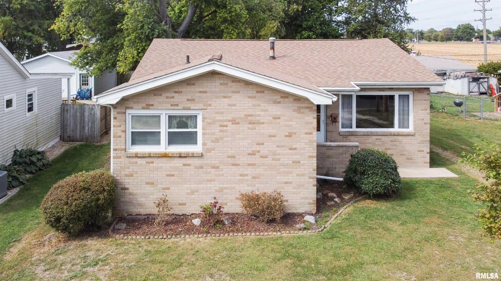 966 N 7TH Avenue, Canton, IL 61520