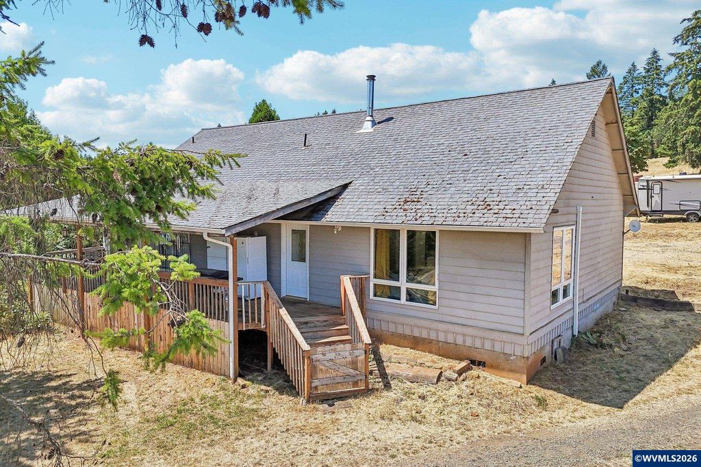 Image 1 of property listing at 845 Perrydale Rd, Dallas, OR 97338