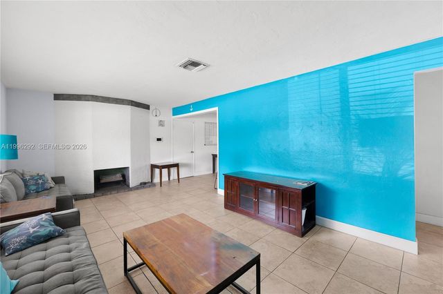 417 SW 1st Ave, Boynton Beach, FL 33435