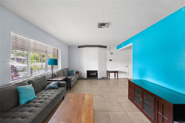 417 SW 1st Ave, Boynton Beach, FL 33435