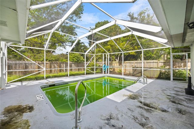 417 SW 1st Ave, Boynton Beach, FL 33435
