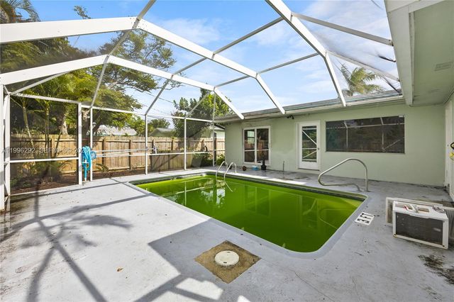 417 SW 1st Ave, Boynton Beach, FL 33435
