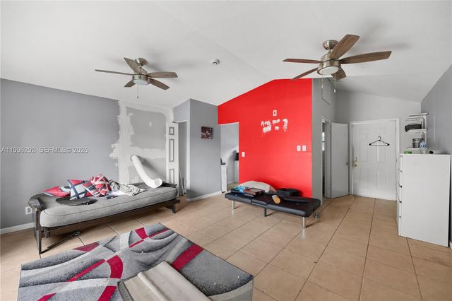417 SW 1st Ave, Boynton Beach, FL 33435