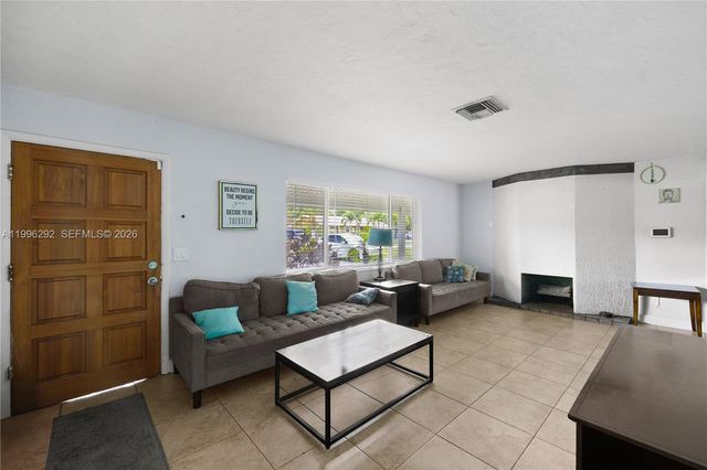 417 SW 1st Ave, Boynton Beach, FL 33435