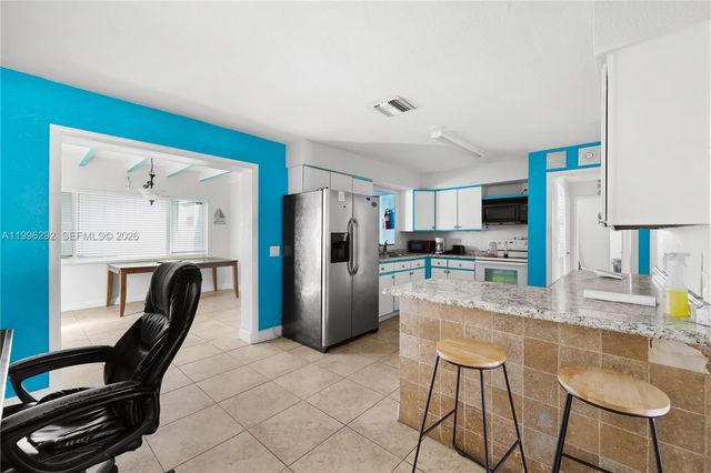 417 SW 1st Ave, Boynton Beach, FL 33435
