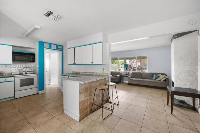 417 SW 1st Ave, Boynton Beach, FL 33435